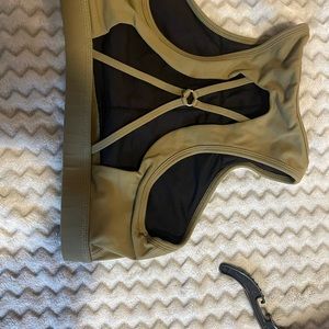 Savage barbell sports bra size Large never worn smoke free home.